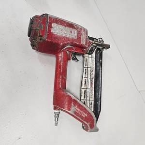Senco SQS55XP 15GA 7/16" Crown 2-1/2" Heavy Wire Const Stapler (mechanic tested) - Picture 1 of 13