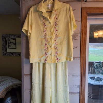 NWOT Cabernet Yellow 2 Piece Sleepwear Embroidered Flowers Sz Small - Image 1 of 4