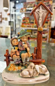 Goebel Hummel Wayside Devotion Figurine 28/2 - Picture 1 of 9