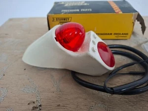 NUEVO DE STOCK GENUINO RALEIGH STURMEY ARCHER BLANCO LÁMPARA TRASERA Y REFLECTOR VEINTE BICICLETAS - Imagen 1 de 4