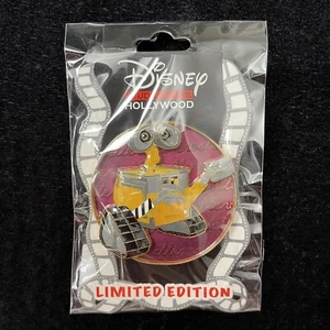 D23 Expo 2022 LE DSSH Pixar Wall-E Cursive Cutie Disney Store Hollywood DSF Pin - Picture 1 of 1