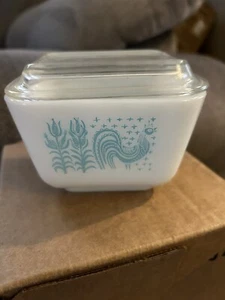 Pyrex Amish Butterprint Turquoise 501 USA 1.5 Cup Refrigerator Dish with lid - Picture 1 of 2