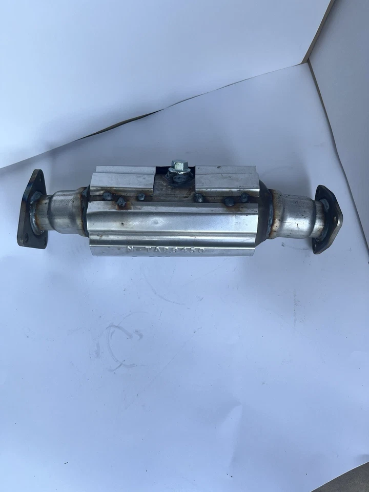 Convertidor catalítico Honda Accord 98-02 Foto 1 de 4