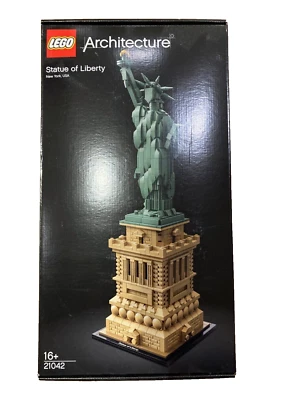 LEGO Architecture: Statue of Liberty (21042) - Image 1 of 4
