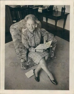 1974 Pressefoto Frauenwahlrecht Aktivistin Gladys Tillett aus N Carolina zu Hause - Bild 1 von 2