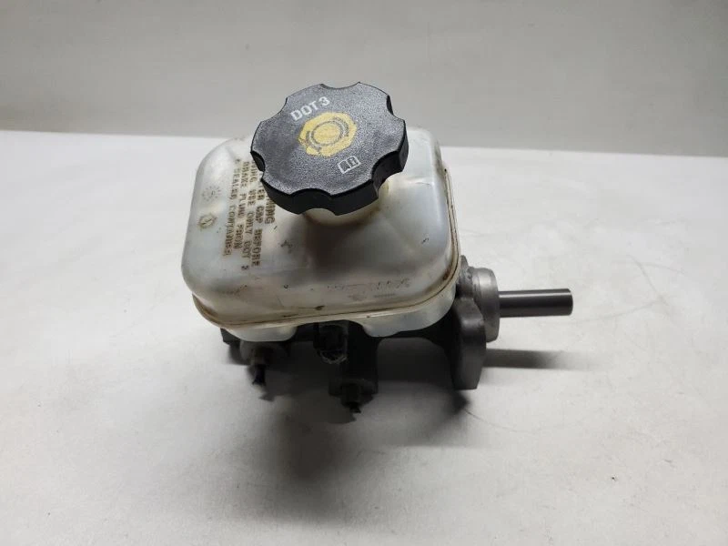 Conjunto de cilindro maestro de freno Chevy Colorado GMC Canyon 2004-2008 OEM 19209275 Foto 1 de 4