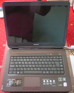 Sony VAIO VGN-NR21Z, 15.4" WXGA,2.1GHz Core2Duo T8100, 2GB, 320GB, Spares/Repair - Picture 1 of 11