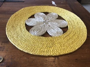 HIGH QUALITY HAND MADE YELLOW Flower JUTE PLACE MAT / CENTRE MAT - 40 CM WIDE - Picture 1 of 3