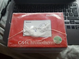Honeywell CM37 Chronotherm 7 Day Thermostat T6637B1009 **1ST CLASS DELIVERY!! - Picture 1 of 2