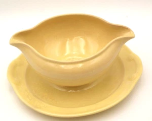 Vintage TS&T Lu-Ray Pastels Yellow Gravy Boat w/ Attached Plate USA Collectible - Picture 1 of 6