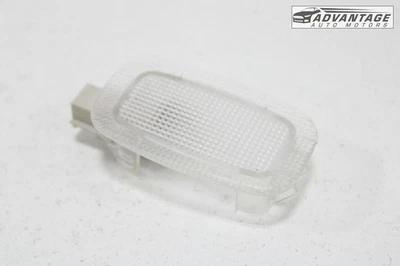 2014-2018 MERCEDES CLA250 C117 后部左侧内部课程灯原始设备制造商 — 第 1/4 张图片