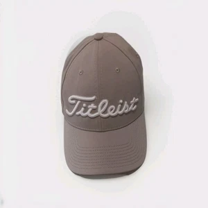 TITLEIST Mens tour performance   Hat Embroidered Golf Cap beige & white New - Picture 1 of 5