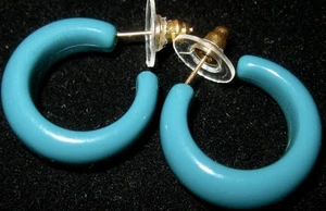 "NEUE GRÜNE CREOLEN OHNE MARKE (Fotos sehen blau aus, sind aber grün) - Bild 1 von 3