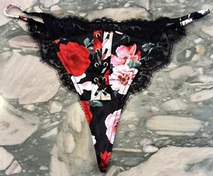 NUEVO Victoria Secret Atelier Panty Seda Encaje Borde Tanga en V - Rosas Negras - XL - Imagen 1 de 5