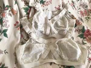 2 x VINTAGE PLAYTEX CROSS YOUR HEART BRA 40C WHITE TRADITIONAL 1970s 1980s - Picture 1 of 2