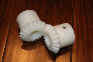  Nylon Gehrungsgetriebe GP1020Y 10 Durchmesser Steigung, 90° Winkel, 0,750" Bohrung, 3/16" Keilnut - Bild 1 von 4