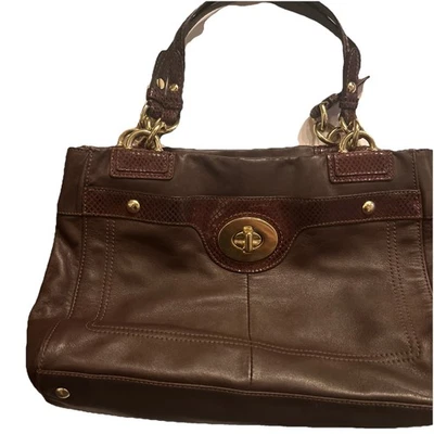 Bolso de hombro Coach de cuero marrón con herrajes dorados y cierre giratorio-F16531 Foto 1 de 4