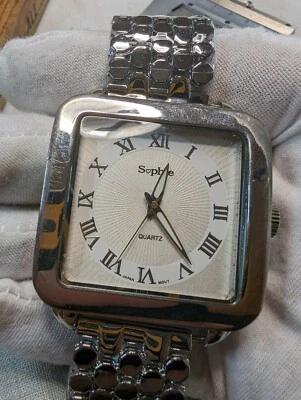 Reloj pulsera Sophie esfera blanca cuadrada tono plata caja banda ancha 44 mm Foto 1 de 4