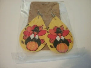 THANKSGIVING TURKEY DRESSED AS A PILGRIM DOUBLE SIDED FISHHOOK STYLE EARRINGS - Picture 1 of 3