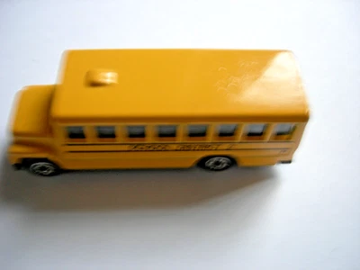 Matchbox  1:95  School Bus  District 2  1985  gelb  ( unbespielt ) (2) - Bild 1 von 3