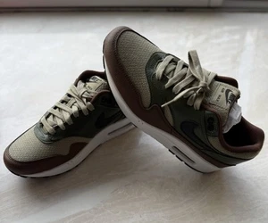 Nike Air Max 1 ESS PRM Neutral Olive / Cargo Khaki / Schwarz – EU 42 Sneakers - Bild 1 von 8