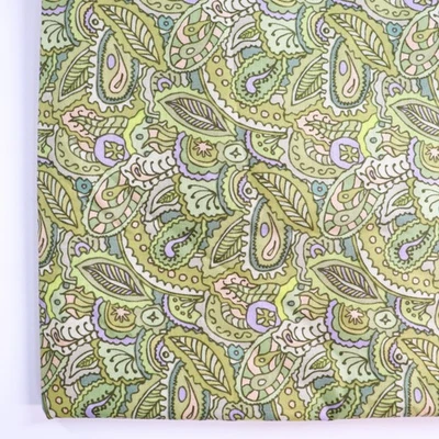 Mendhi FunQuilts Free Spirit BTHY meia jarda acolchoada algodão verde flor paisley - Imagem 1 de 3