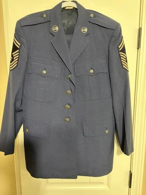 Vestido da Força Aérea dos EUA azul masculino alistado CMSgt listras mistura de lã uniforme completo - Imagem 1 de 4