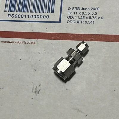 NEW Swagelok  1/4" X 1/16" Stainless SS Reducing Union SS-400-6-1 - Image 1 of 3