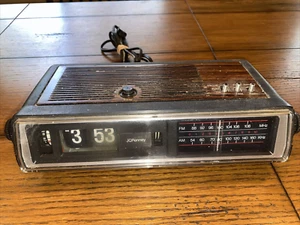 JC Penny Alarm Clock Flip AM/FM Radio 680-3754 POWERS UP - PARTS or REPAIR - Picture 1 of 6