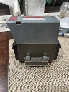 MOOG CONTROLS Ventil Modell 62-105 SER 2661. - Bild 1 von 6