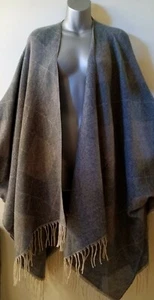 LIZ CLAIBORNE PONCHO ENVOLTURA Y FLECOS DE CINTURÓN EN TONOS GRISES TALLA ÚNICA PARA MUJER - Imagen 1 de 10
