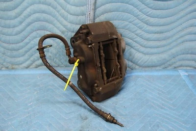 雷克萨斯 LX470 前乘客制动卡钳带垫和软管 1998 - 2002 原始设备制造商 — 第 1/4 张图片