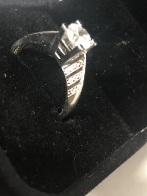 Solid 14K White Gold Cubic Zirconia Prong Solitare Wedding Unique Ring 2.5 Gram - Image 1 of 4