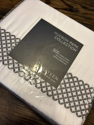 Пододеяльник Hudson Park Collection 500TC с вышивкой Geo, двойной, угольный/белый - Изображение 1 из 4