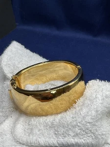 Vintage Gold Tone Bangle Chunky Wide Size 6,5" - Picture 1 of 6