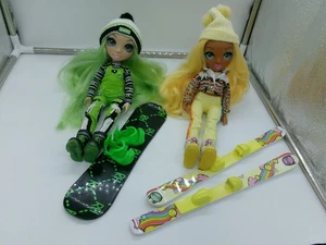 Rainbow High Winter Break Sunny Madison & Jade Hunter gelb Modepuppe - Bild 1 von 16