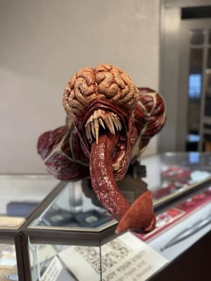 RESIDENT EVIL 2 LICKER 1/1 SCALE BUST EXCLUSIVE EDITION - Image 1 of 4