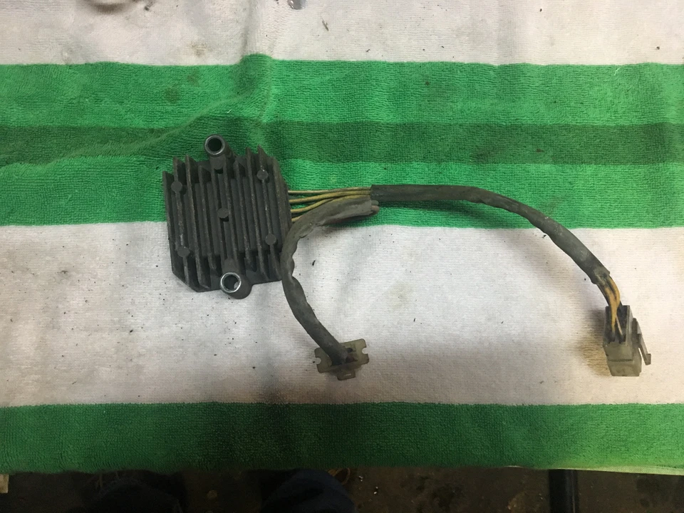 1983 Honda CB1000C CB1100F retificador regulador 31600-MA7-008  - Imagem 1 de 1