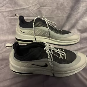 Nike Air Max Axis Premium Wolf Grey Größe 13. Sohlen zeigen Gebrauchsspuren/Dunkelheit vom Tragen - Bild 1 von 7