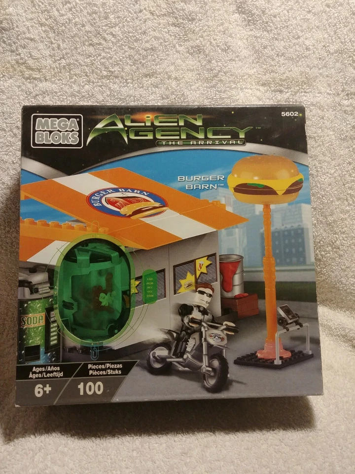 Mega Bloks  5602 Alien Agency Burger Barn “The Arrival” NIB FS RARE - Image 1 of 4