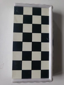 Vintage Schach Reiseset magnetisch klappbar Spielbrett Kunststoff Figuren komplett - Bild 1 von 4