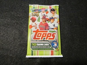 2023 Topps Holiday Baseball Unopened Pack !! - Picture 1 of 1