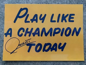 FOTO 5x7 ROCKET ISMAIL FIRMADA NOTRE DAME LUCHANDO IRLANDÉS "JUEGA COMO UN CAMPEÓN" - Imagen 1 de 1
