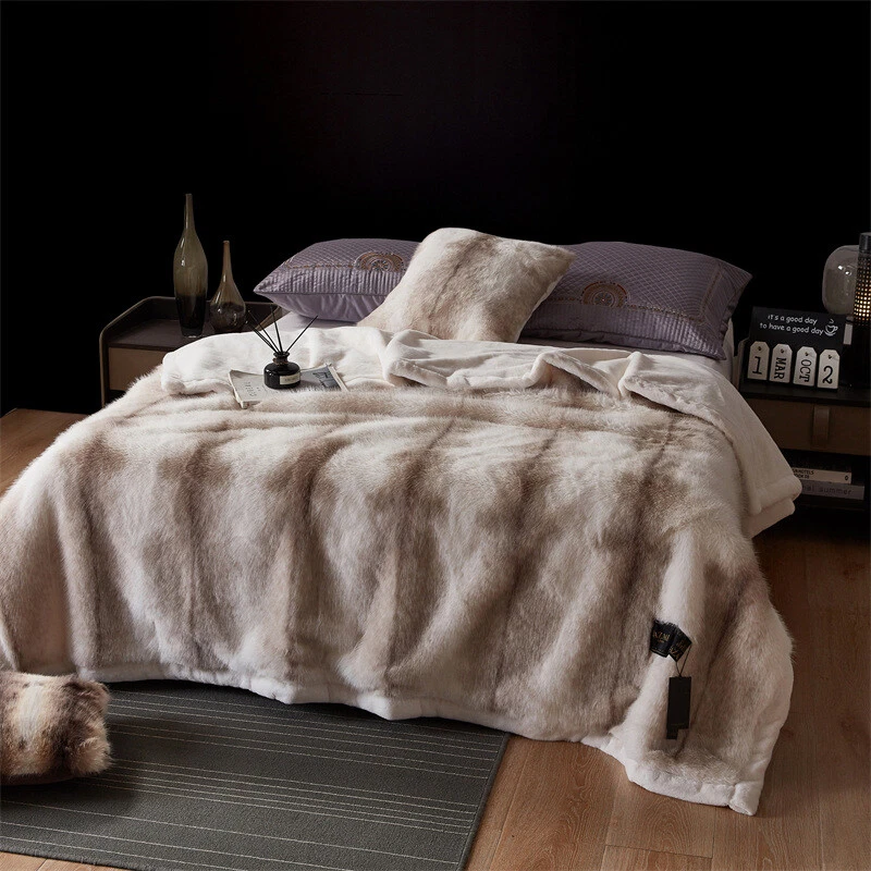 2 Layers Imitation Fur Blanket Wedding Blanket Thermal Blanket Thicken 5.6kg - Image 1 of 4