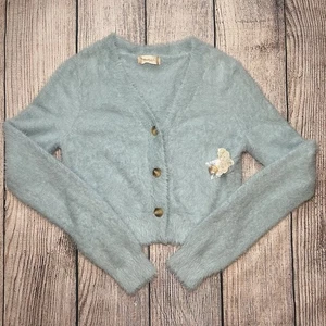 Neu mit Etikett Altar’d State kurz geschnittener flauschiger hellblauer kuscheliger Pullover Cardigan Damen Medium - Bild 1 von 7