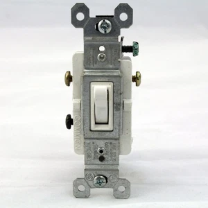Pass & Seymour White RESIDENTIAL Toggle Wall Light Switch 3-Way 15A Bulk 663-WG - Picture 1 of 3