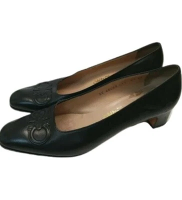 Salvatore Ferragamo Bombas Logotipo Assinatura Couro Preto Tamanho 8.5 AA ITÁLIA  - Imagem 1 de 4