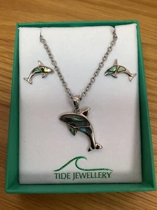 Orca Inlaid Paua Shell Pendant And Stud Earrings Set - Picture 1 of 3