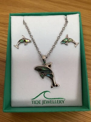 Orca Inlaid Paua Shell Pendant And Stud Earrings Set - Imagem 1 de 3