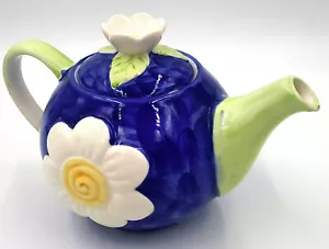 Tetera Azul Cobalto con Flor de Margarita Elevada Tapa Flor 3D Cerámica de Portugal - Imagen 1 de 9